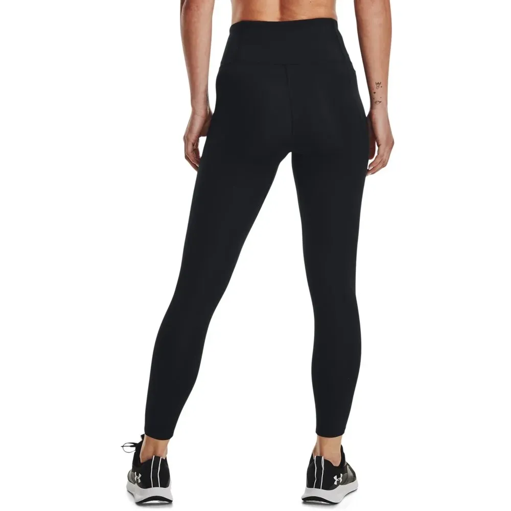 Detalhe da legging feminina preta Under Armour destacando tecido e bolso
